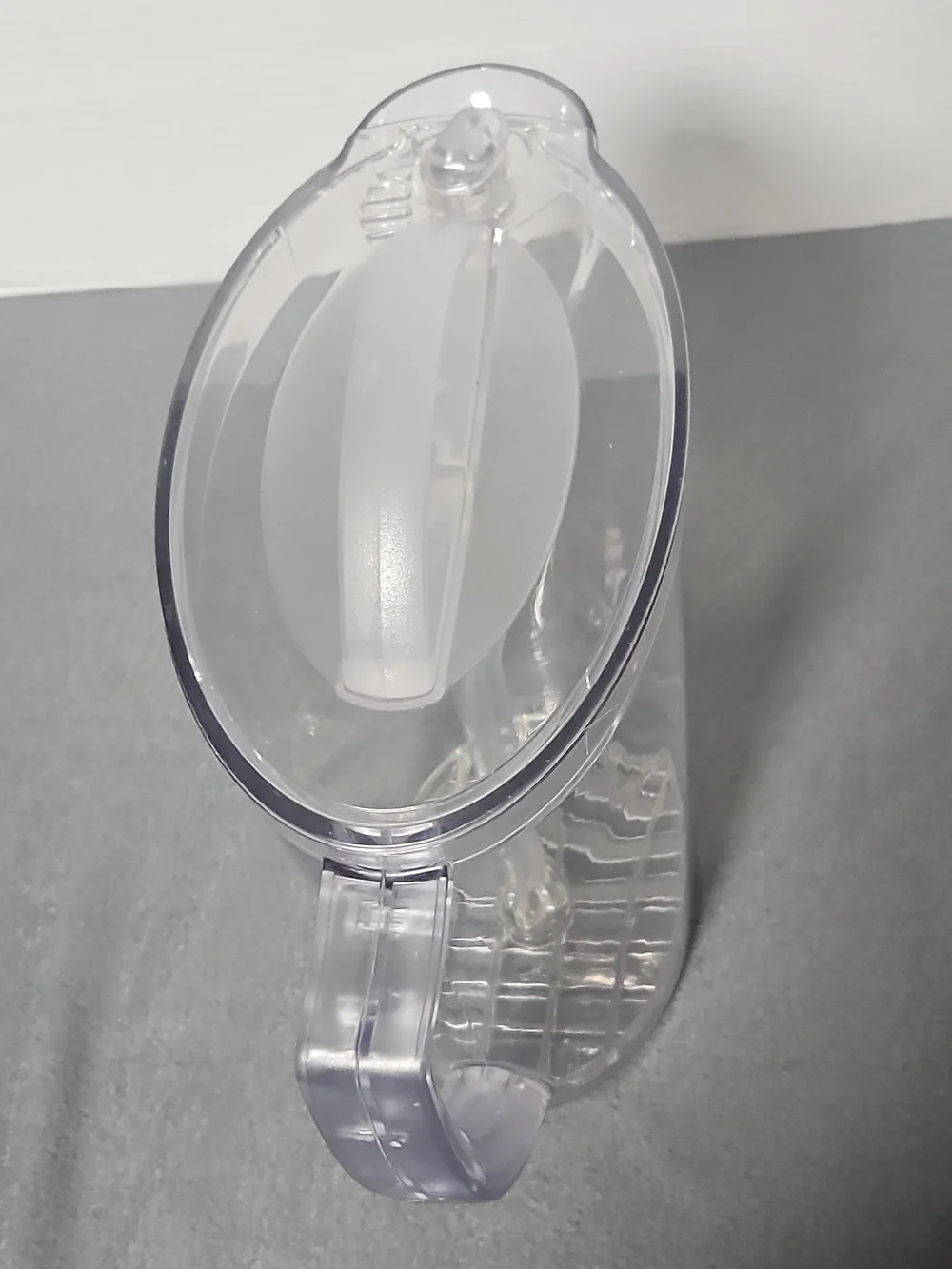 Pampered Chef Clear Plastic Pitcher with Handle and Lid - Clear